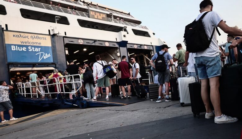 Αυξημένη η κίνηση στα λιμάνια: Συνεχίζεται η «μεγάλη έξοδος» των αδειούχων του Αυγούστου