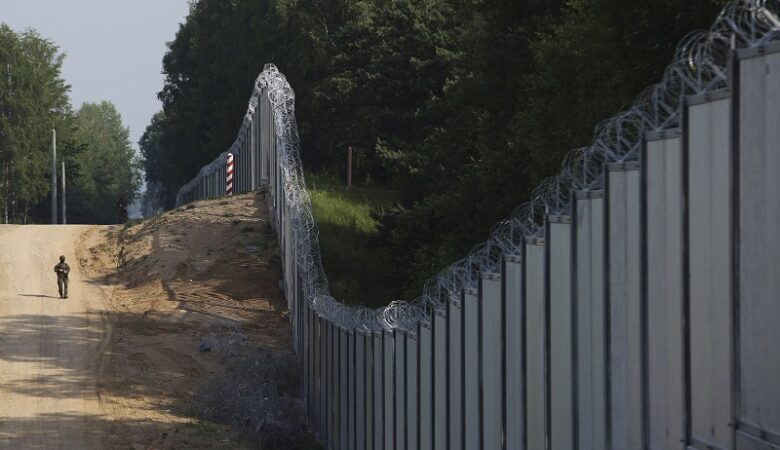 Λιθουανία και Πολωνία εξετάζουν το ενδεχόμενο να κλείσουν τα σύνορα με τη Λευκορωσία