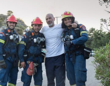 Ο Βαλάντης σε ρόλο πυροσβέστη: Βοήθησε στη μάχη με τις φωτιές στη Ρόδο – Δείτε φωτογραφίες