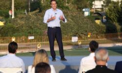 Γιώργος Παπανικολάου: Δεν κατεβαίνει υποψήφιος στην Περιφέρεια Αττικής – Θα διεκδικήσει ξανά τον δήμο Γλυφάδας