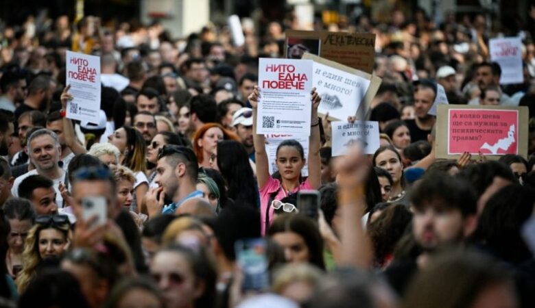 Βουλγαρία: 5.000 άνθρωποι στους δρόμους για έφηβη που χαρακώθηκε εκατοντάδες φορές από τον σύντροφό της