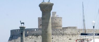 Σε εξέλιξη μεγάλη έρευνα στην Πολεοδομία Ρόδου με 7 συλλήψεις