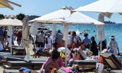 Πώς θα λειτουργούν τα beach bars και οι καντίνες στις παραλίες το καλοκαίρι
