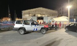 Αυτοκίνητο έπεσε στη θάλασσα στην Καλαμάτα – Απεγκλωβίστηκε ο 86χρονος οδηγός