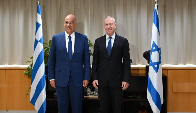 Δένδιας: Στενή συνεργασία με το Ισραήλ και στους τομείς της έρευνας και της ανάπτυξης για την αμυντική βιομηχανία