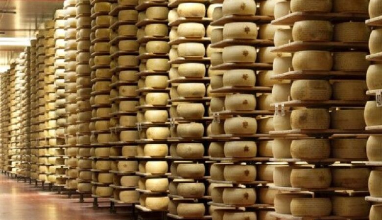 Ιταλία: Τραγικός θάνατος 75χρονου που καταπλακώθηκε από 15.000 «κεφάλια» τυριού παρμεζάνας
