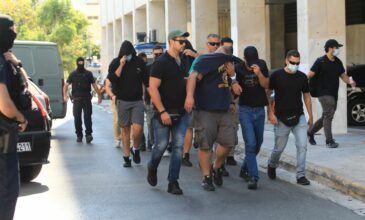 Αιματηρή συμπλοκή έξω από το γήπεδο της ΑΕΚ: Σε ποιες φυλακές θα μεταφερθούν οι συλληφθέντες – Προφυλακίστηκαν άλλοι 15 κατηγορούμενοι