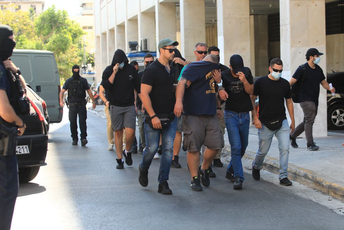 Δολοφονική επίθεση στη Νέα Φιλαδέλφεια: Τρεις ανακριτές αναλαμβάνουν την έρευνα με τους 105 κατηγορουμένους