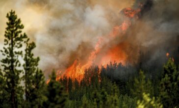 Καναδάς: Εκκενώνεται με στρατιωτικά αεροπλάνα λόγω των δασικών πυρκαγιών ένα τμήμα του Βορρά