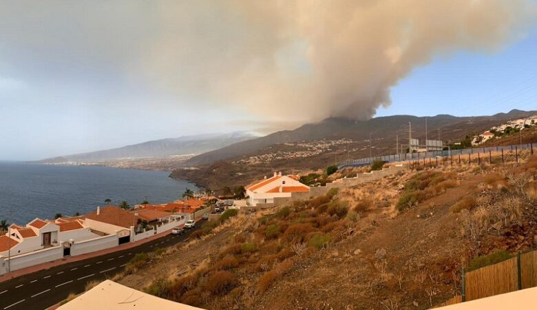 Ισπανία: Τέσσερα χωριά εκκενώθηκαν λόγω πυρκαγιάς στο εθνικό πάρκο της Τενερίφης