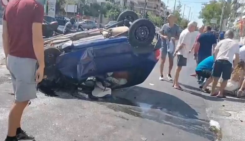 Τροχαίο με ανατροπή αυτοκινήτου και τραυματίες στην Ηλιούπολη