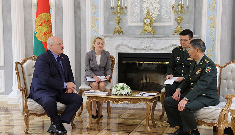 Στο Μινσκ ο Κινέζος υπουργός Άμυνας για την ενίσχυση της στρατιωτικής συνεργασίας με την Λευκορωσία