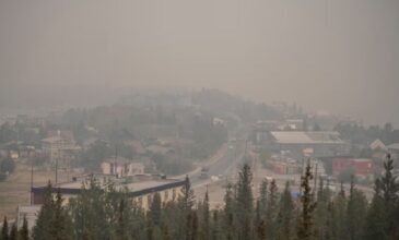 Πυρκαγιές στον Καναδά: Εκκένωση της μεγαλύτερης πόλης στα Βορειοδυτικά Εδάφη