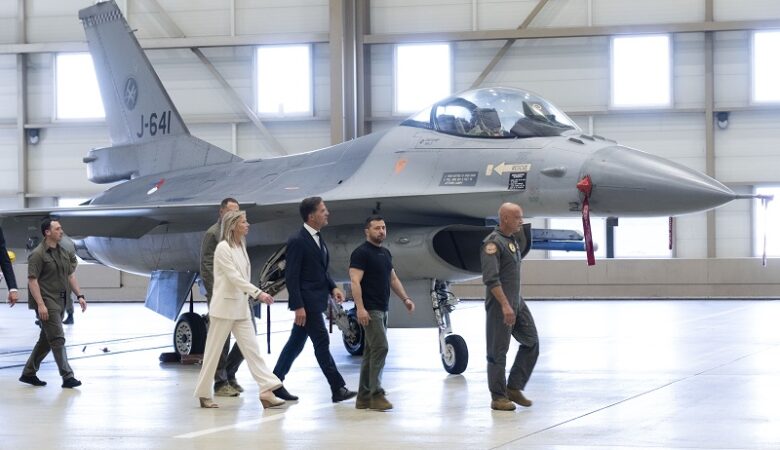 Η Ουκρανία θα μπορεί να χρησιμοποιεί τα F-16 εντός της επικράτειας της σύμφωνα με τον Δανό υπουργό Αμυνας