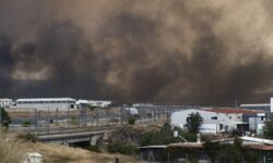 Φωτιά στον Ασπρόπυργο: Συναγερμός στην 112 Πτέρυγα Μάχης