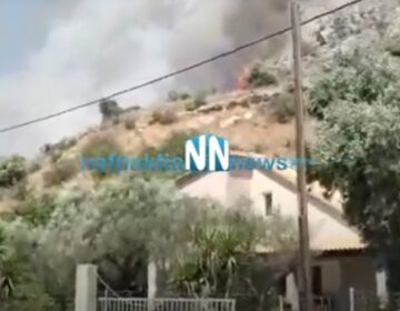 Φωτιά κοντά σε κατοικημένη περιοχή στο Κρυονέρι Ναυπακτίας