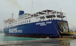 Στη Σύρο επέστρεψε λόγω μηχανικής βλάβης το πλοίο «Sporades Star» με 90 επιβάτες