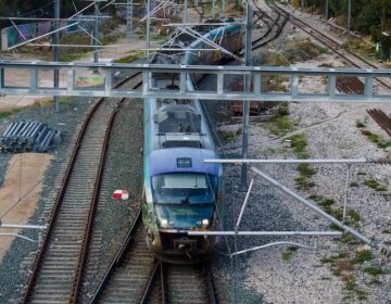 Προσωρινή διακοπή δρομολογίων στον προαστιακό λόγω πτώσης της ηλεκτροδότησης