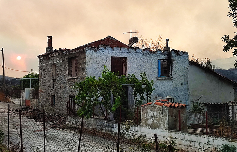 Φωτιά στον Έβρο: Μήνυμα του 112 για εκκένωση της περιοχής Λεπτοκαρυά