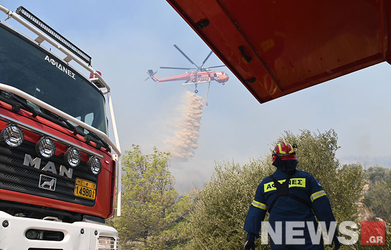 Φωτιά στην Πάρνηθα: Στα σπίτια στην Αγία Παρασκευή έφθασαν οι φλόγες – Μήνυμα του 112 – Δείτε εικόνες του News
