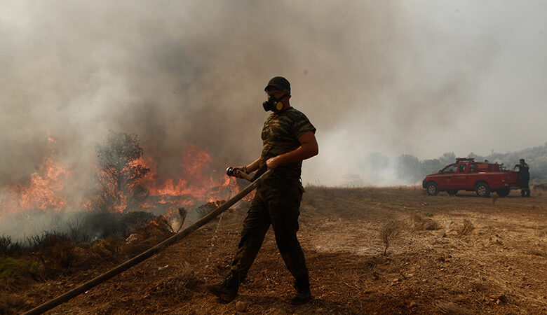 Σε ύφεση η φωτιά στην Πάρνηθα – Οι φλόγες δεν έπληξαν τον Εθνικό Δρυμό