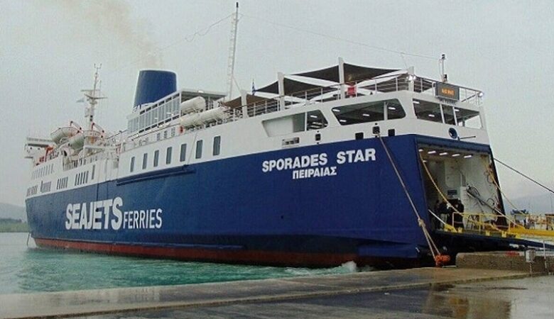Στη Σύρο επέστρεψε λόγω μηχανικής βλάβης το πλοίο «Sporades Star» με 90 επιβάτες