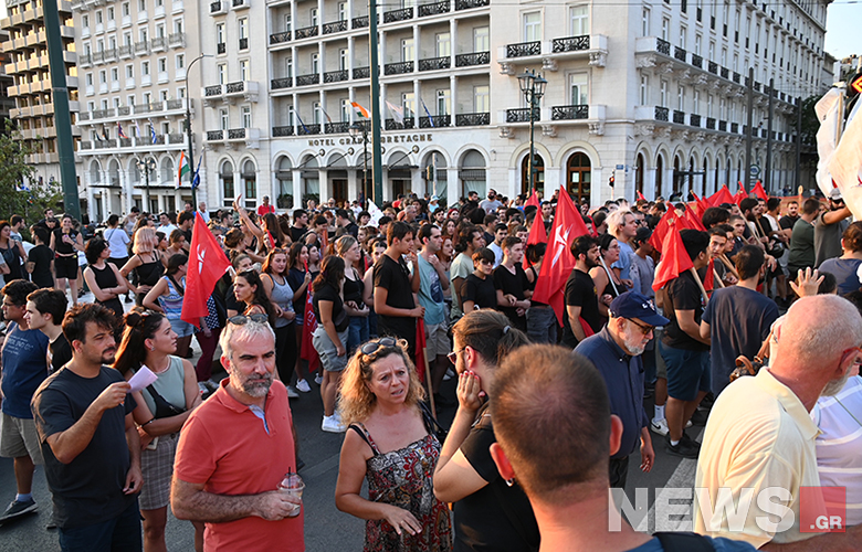 Διαμαρτυρία στο Σύνταγμα για τις φωτιές – Δείτε εικόνες του News