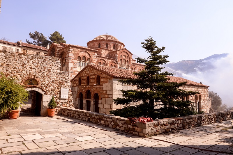 Φωτιά στην Βοιωτία: Εγκρίθηκαν οι πιστώσεις για τις αναγκαίες επεμβάσεις αποκατάστασης στη Μονή Οσίου Λουκά
