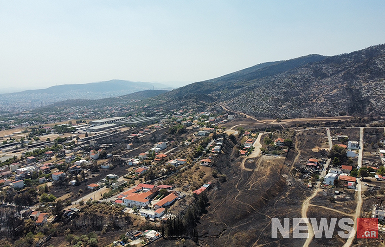 Σεληνιακό τοπίο άφησε πίσω της η φωτιά στην Πάρνηθα – Δείτε εικόνες του News από ψηλά