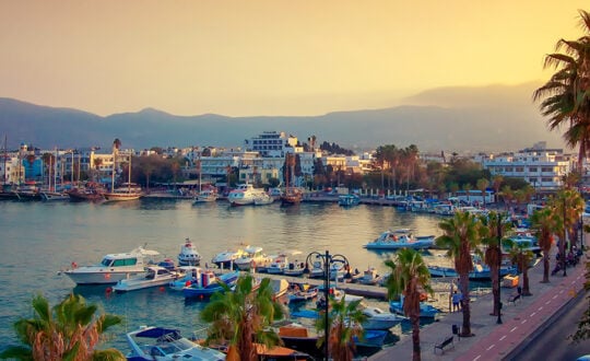 Ποιο ελληνικό νησί χαρακτήρισε η βρετανική «Express» ως το «πιο ηλιόλουστο μέρος της Ευρώπης για τον Μάιο»