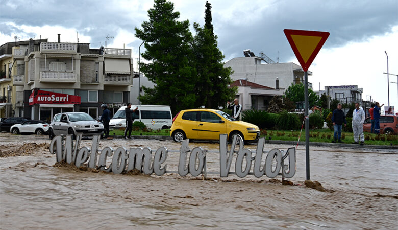 Έχουν πραγματοποιηθεί συνολικά 3.576 διασώσεις ατόμων στη Θεσσαλία και 3.132 αντλήσεις υδάτων