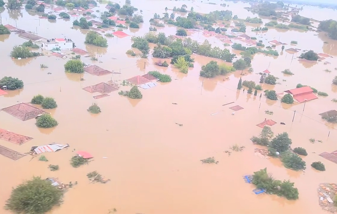 Κακοκαιρία Daniel: Σε «λίμνη» μετατράπηκε η Μεταμόρφωση Καρδίτσας – Συγκλονιστικό βίντεο με τα σπίτια κάτω από το νερό