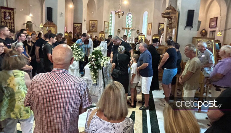 Ράγισαν καρδιές στην κηδεία του 36χρονου Αντώνη που πνίγηκε στον Πειραιά – «Έζησε αθόρυβα αλλά έφυγε εκκωφαντικά»