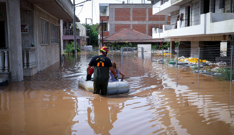 Κακοκαιρία Daniel: Δύσκολο βράδυ για τη διάσωση εγκλωβισμένων στις πλημμυρισμένες περιοχές