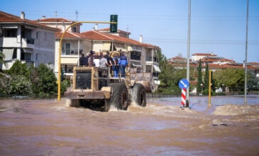 Ανησυχία για τον Πηνειό την ώρα που η Θεσσαλία βουλιάζει στη λάσπη  – Στους 15 οι νεκροί της φονικής κακοκαιρίας Daniel