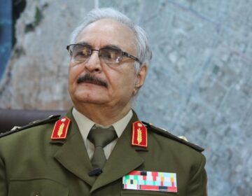 Διπλωματική κρίση με την Λιβύη: Ο Χαφτάρ έδιωξε την ευρωπαϊκή αντιπροσωπεία που συμμετέχει και ο Θάνος Πλεύρης