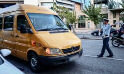 Θεσσαλονίκη: Αναβολή στη δίκη του οδηγού και της συνοδού που ξέχασαν 9χρονο ΑμΕΑ σε σχολικό λεωφορείο