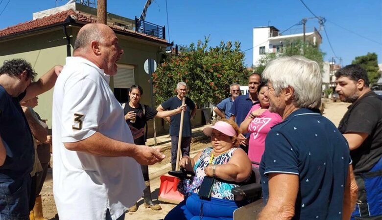 Αχιλλέας Μπέος για το επεισόδιο με μέλη της ΚΝΕ και οργισμένους πολίτες: «Δυστυχώς δεν λείπουν και τα γραφικά κομματόσκυλα»