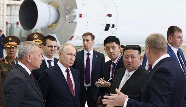 Ο Πούτιν ενώπιον του Κιμ Γιονγκ Ουν έκανε πρόποση υπέρ της «ενίσχυσης της συνεργασίας» με την Πιονγκγιάνγκ