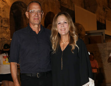 Ο Τομ Χανκς στο Ηρώδειο με τη σύζυγό του – «Σκοπεύουμε να βρούμε τρόπο να βοηθήσουμε τους φίλους μας στην Ελλάδα»