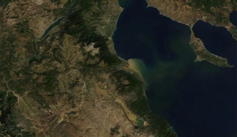 Κακοκαιρία Daniel: Δορυφόρος δείχνει ότι η λάσπη από τη Θεσσαλία έφτασε στις ακτές της Χαλκιδικής