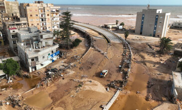 Πλημμύρες στη Λιβύη: Οι ελπίδες να βρεθούν επιζώντες σβήνουν