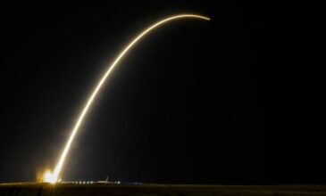 Εκτοξεύτηκε πύραυλος Σογιούζ που μεταφέρει δύο Ρώσους και μια Αμερικανίδα στον Διεθνή Διαστημικό Σταθμό