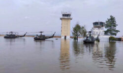Στρατοδικείο για τους ένστολους που διέρρευσαν φωτογραφίες με τα ελικόπτερα βουτηγμένα στα νερά