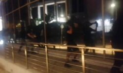 Επίθεση μελών του Ρουβίκωνα στα γραφεία της Αttica Group στην Καλλιθέα