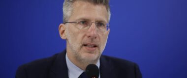 Σκέρτσος: Δεν μπορεί να είναι θέση δημοκρατικού κόμματος το να ονομάζει τους αντιπάλους «κλέφτες» και «λαθρέμπορους»