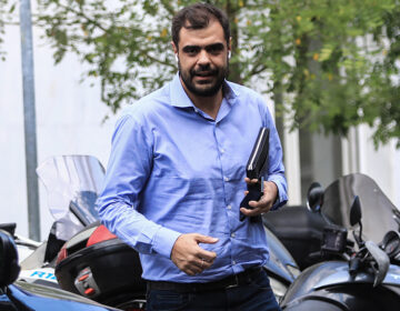 Μαρινάκης για την τοποθέτηση Τσακαλώτου στους FT: Ομολόγησε τον αδίστακτο εμπαιγμό των πολιτών 10 χρόνια μετά