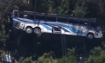Λεωφορείο με σχολικό μουσικό συγκρότημα ανατράπηκε στην πολιτεία της Νέας Υόρκης – Tουλάχιστον ένας νεκρός