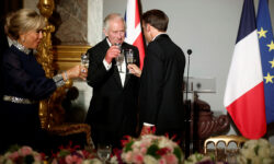 Γαλλία: Επίσημο δείπνο προς τιμήν του βασιλιά Καρόλου παρέθεσε ο Μακρόν στις Βερσαλλίες