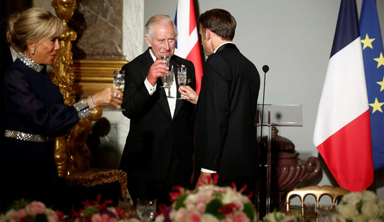 Γαλλία: Επίσημο δείπνο προς τιμήν του βασιλιά Καρόλου παρέθεσε ο Μακρόν στις Βερσαλλίες